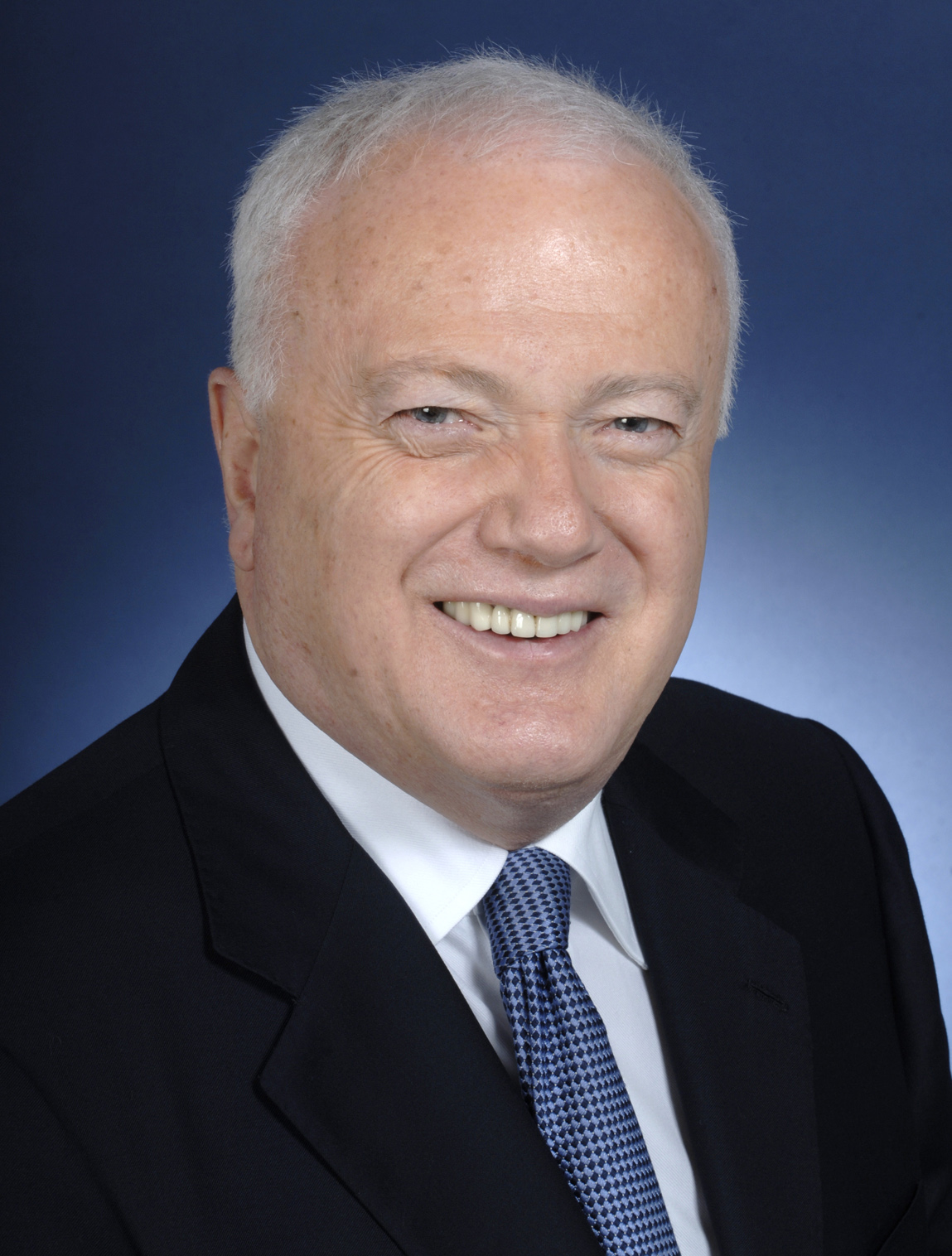 Portrait of Mr Gary Quinlan AO smiling