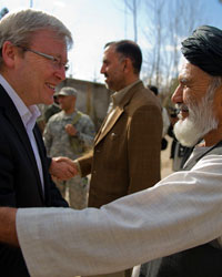 Photo of Australian Foreign Minister Kevin Rudd meetingwith the Deputy Governor of Uruzgan Khoday Rahim Khan