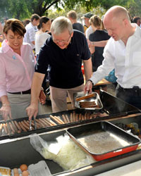 Photo of Australian Foreign Minister, Kevin Rudd taking some sausages