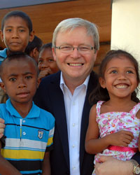 Photo of Foreign Minister Kevin Rudd with East Timor children