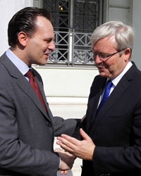 Photo of Australian Foreign Minister Kevin Rudd shaking hands with Greek Foreign Minister Dimitris Droutsas