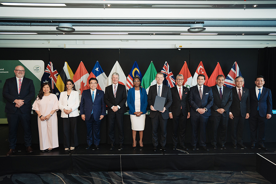 Participants at the seventh CPTPP Commision meeting