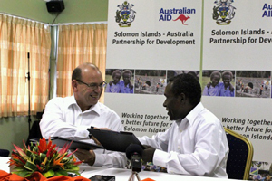 AusAID Director General Peter Baxter and Solomon Islands Minister for Development Planning and Aid Coordination Connelly Sandakabatu