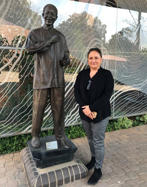 Lee-Ann standing next to a Nelson Mandela statue.