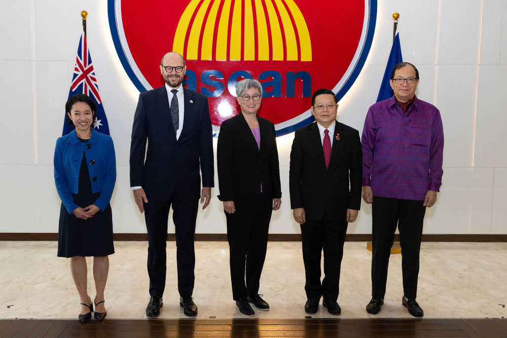 Image of officials at the ASEAN Secretariat meeting, including Senator the Hon Penny Wong and His Excellency Dr Kao Kim Hourn.