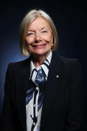 Portrait Heather Ridout
