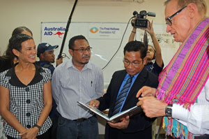 Senator Carr talks to two men and a woman